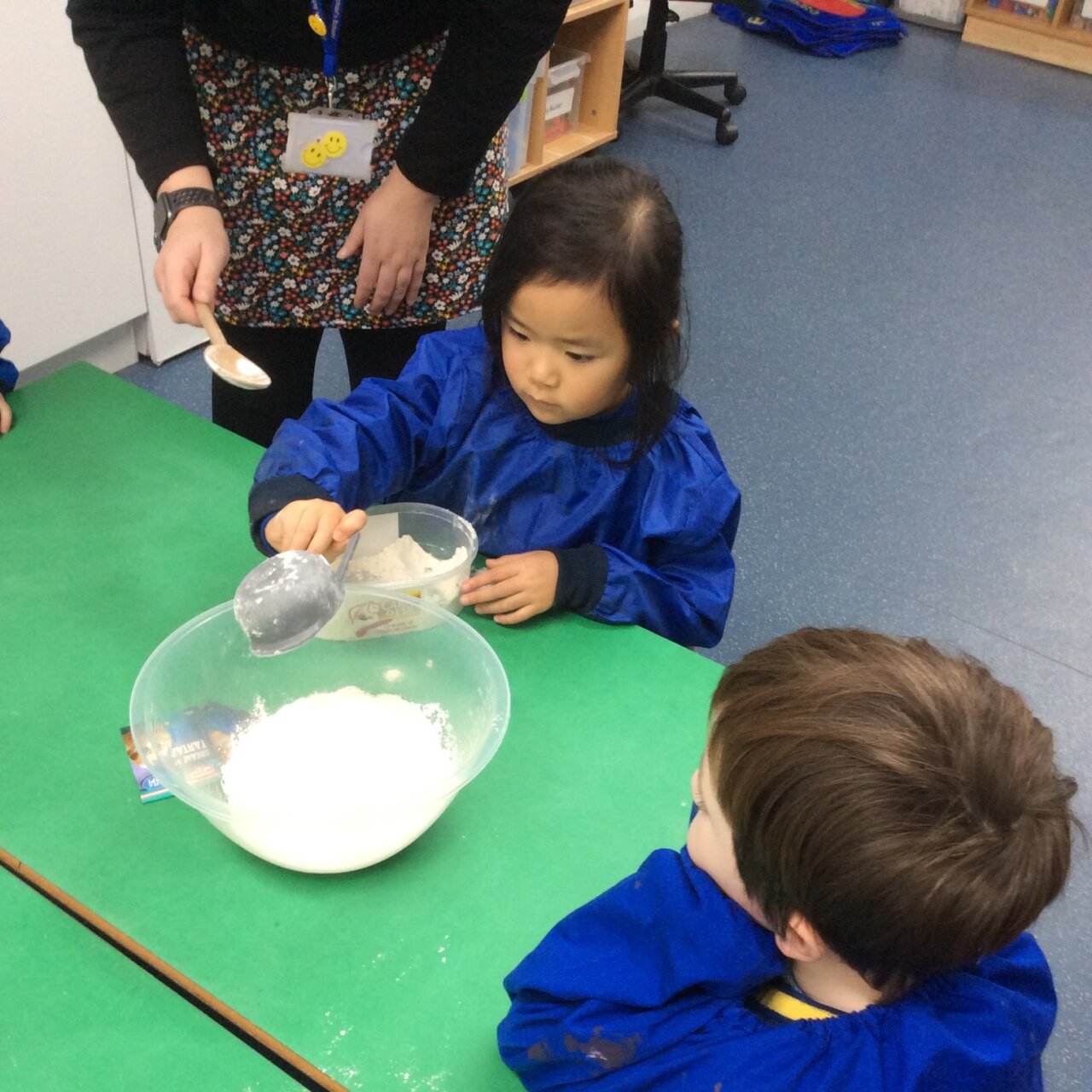 1717532570_Play-Doh-Club-nothing-better-than-making-your-own-green-1280x1280.jpg